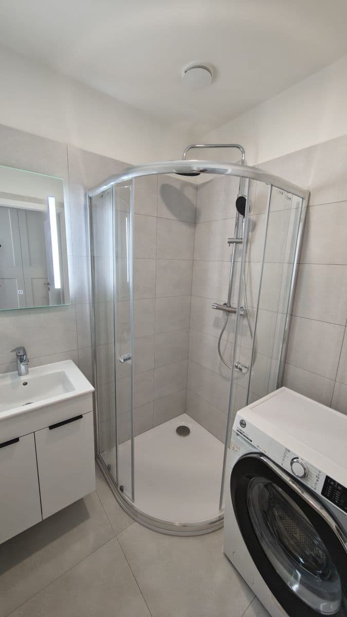 Prenájom bytu 1-izbový 22 m², Kolmá, Praha, Praha Prenájom bytu 1-izbový 22 m², Kolmá, Praha, Praha