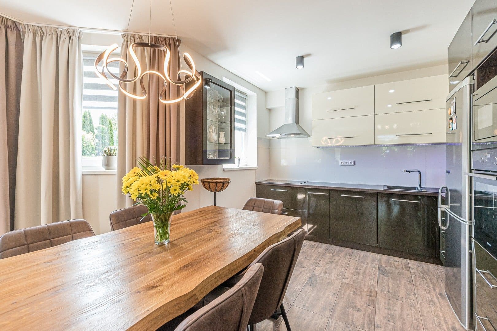 Predaj domu 214 m², pozemok 802 m², Zvoleněves, Středočeský kraj Predaj domu 214 m², pozemok 802 m², Zvoleněves, Středočeský kraj