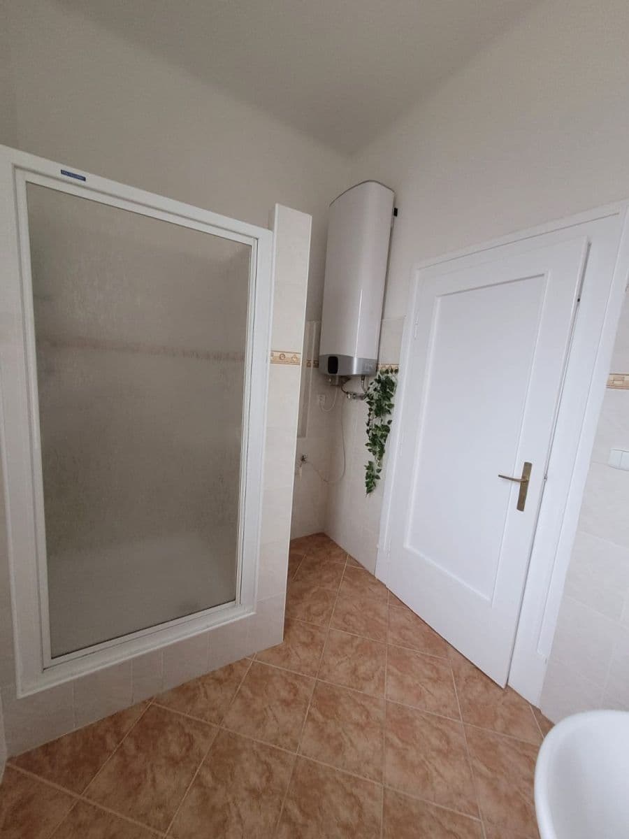 Prenájom bytu 2-izbový 68 m², Pod Rovinou, Praha, Praha Prenájom bytu 2-izbový 68 m², Pod Rovinou, Praha, Praha
