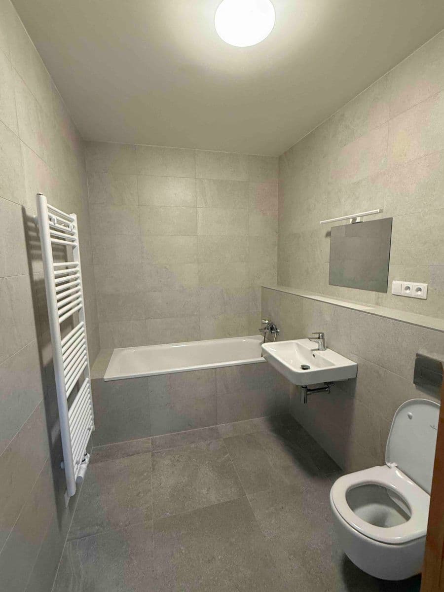 Prenájom bytu 1-izbový 37 m², Divíškové, Praha, Praha Prenájom bytu 1-izbový 37 m², Divíškové, Praha, Praha