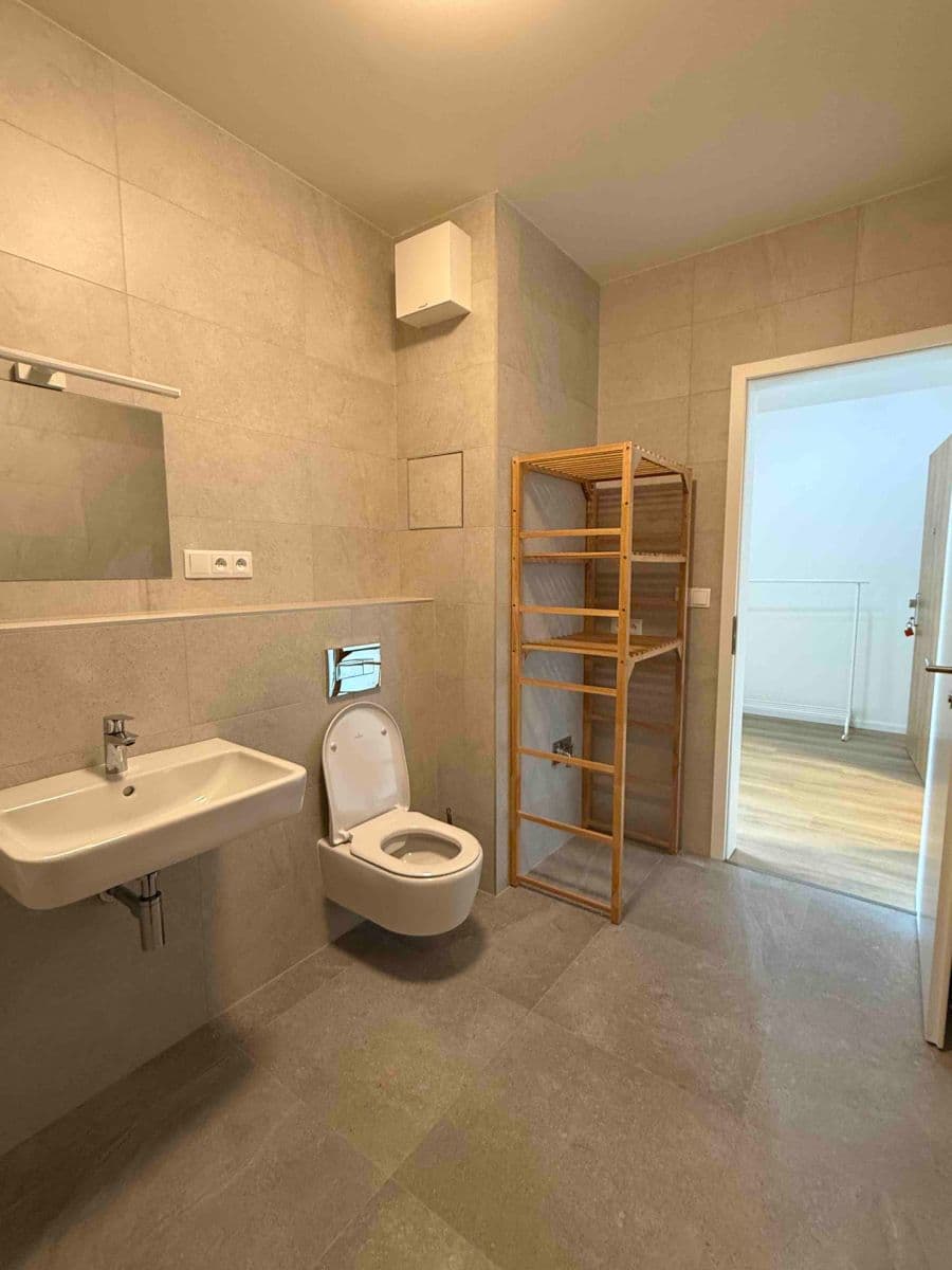 Prenájom bytu 1-izbový 37 m², Divíškové, Praha, Praha Prenájom bytu 1-izbový 37 m², Divíškové, Praha, Praha