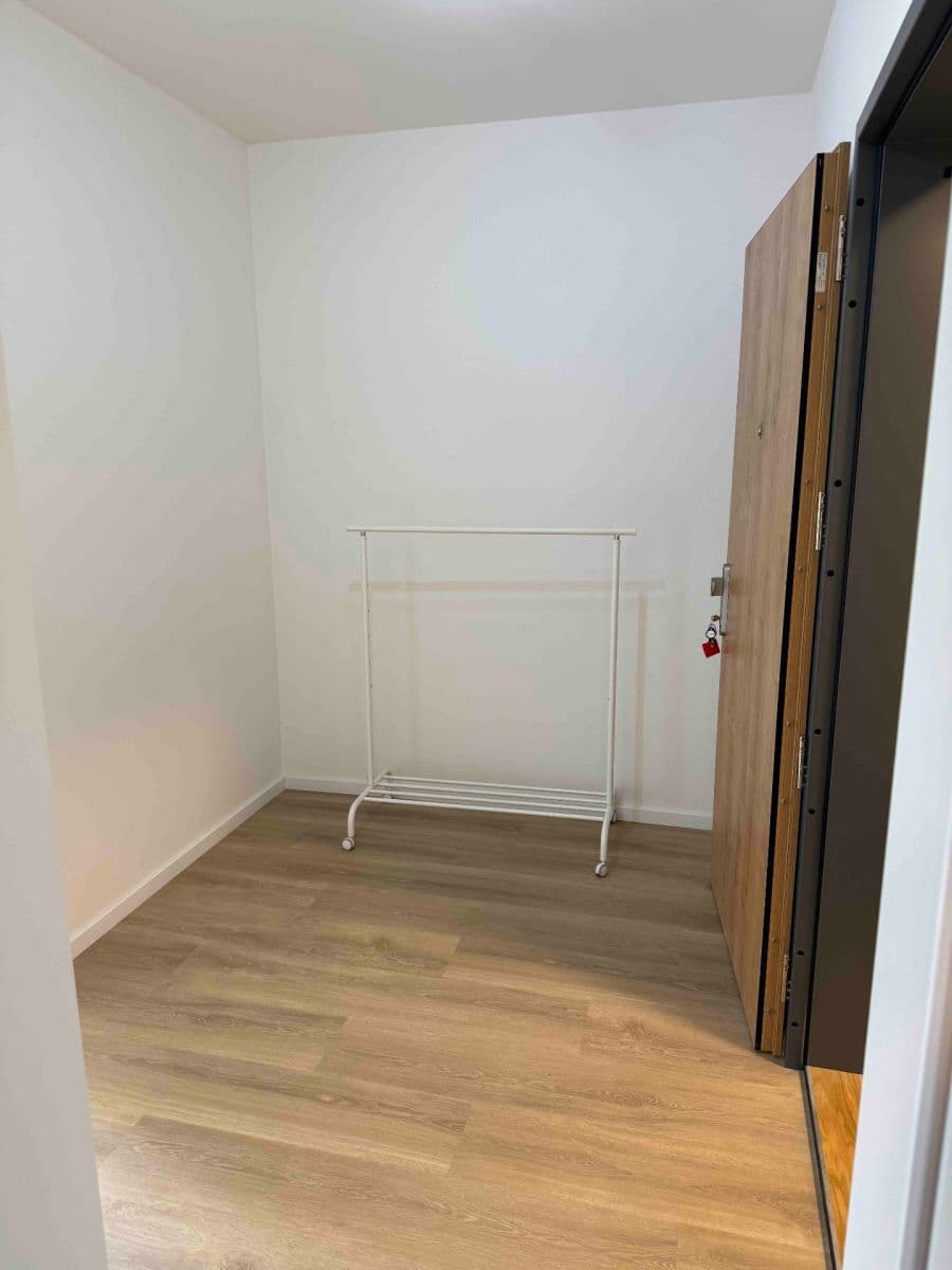 Prenájom bytu 1-izbový 37 m², Divíškové, Praha, Praha Prenájom bytu 1-izbový 37 m², Divíškové, Praha, Praha
