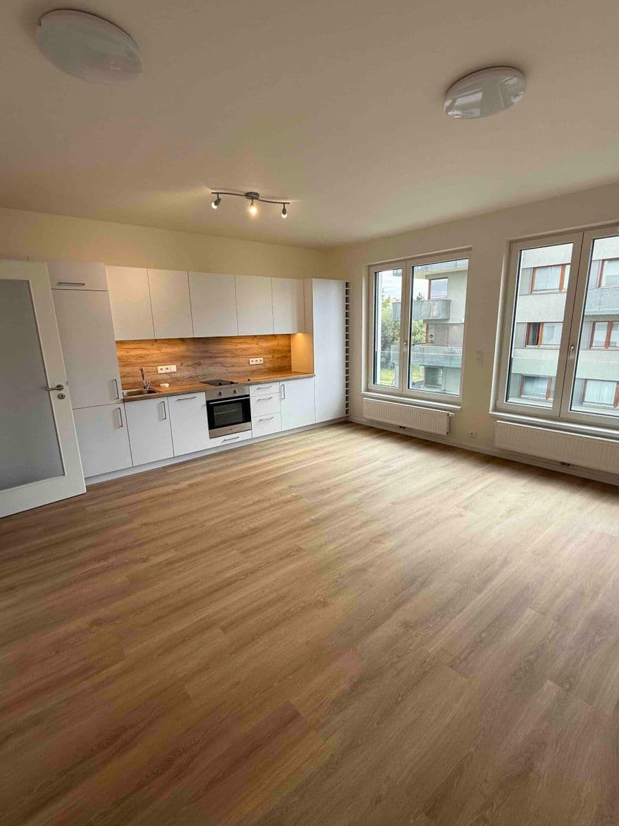 Prenájom bytu 1-izbový 37 m², Divíškové, Praha, Praha Prenájom bytu 1-izbový 37 m², Divíškové, Praha, Praha