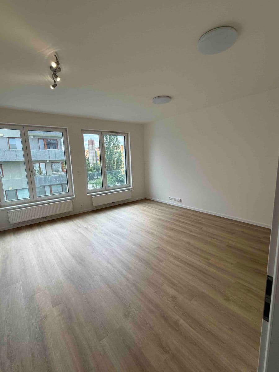 Prenájom bytu 1-izbový 37 m², Divíškové, Praha, Praha Prenájom bytu 1-izbový 37 m², Divíškové, Praha, Praha