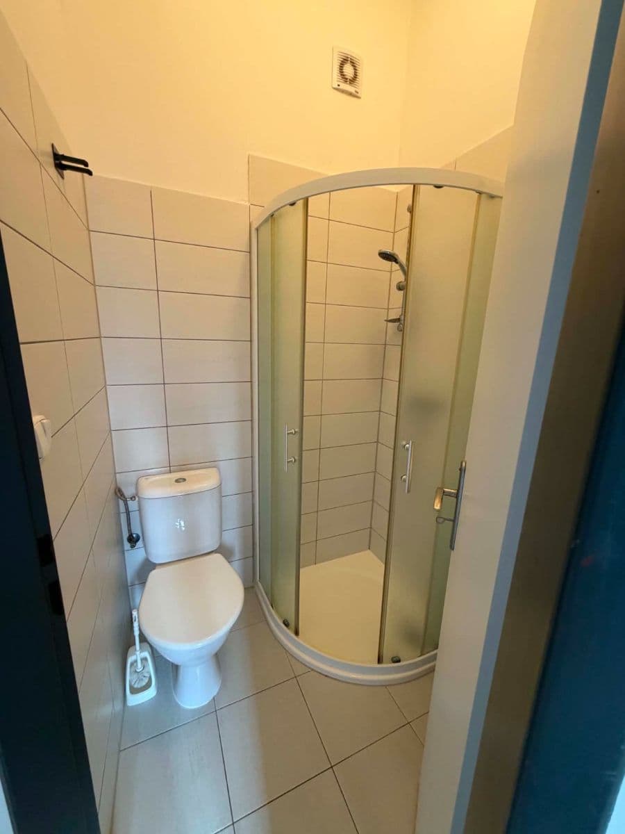 Prenájom bytu 1-izbový 15 m², náměstí Hrdinů, Praha, Praha Prenájom bytu 1-izbový 15 m², náměstí Hrdinů, Praha, Praha