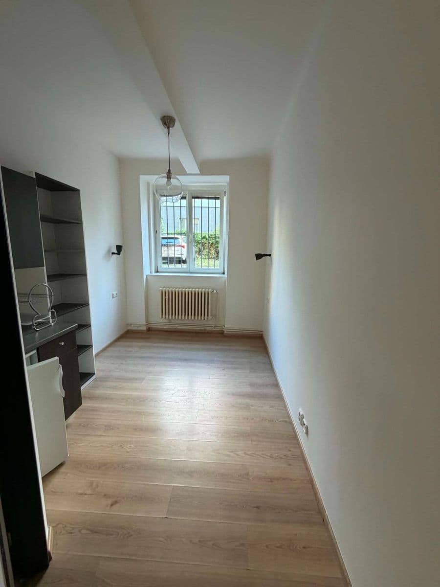 Prenájom bytu 1-izbový 15 m², náměstí Hrdinů, Praha, Praha Prenájom bytu 1-izbový 15 m², náměstí Hrdinů, Praha, Praha
