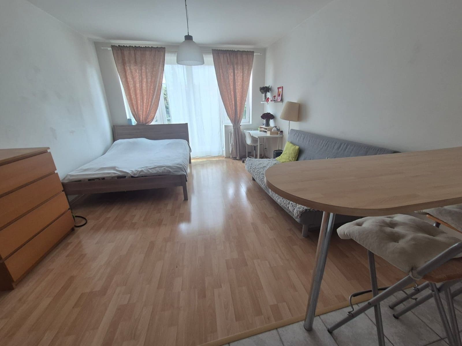 Prenájom bytu 1-izbový 40 m², Suchdolské náměstí, Praha, Praha Prenájom bytu 1-izbový 40 m², Suchdolské náměstí, Praha, Praha