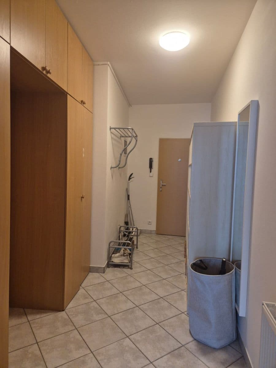 Prenájom bytu 1-izbový 40 m², Suchdolské náměstí, Praha, Praha Prenájom bytu 1-izbový 40 m², Suchdolské náměstí, Praha, Praha