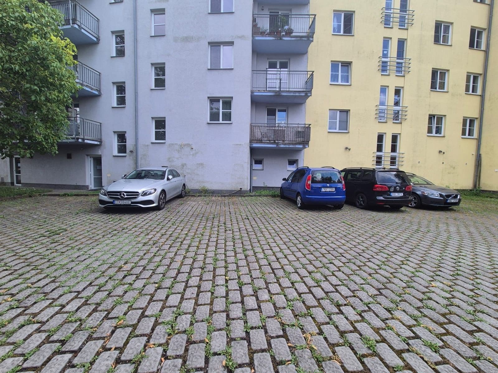 Prenájom bytu 1-izbový 40 m², Suchdolské náměstí, Praha, Praha Prenájom bytu 1-izbový 40 m², Suchdolské náměstí, Praha, Praha