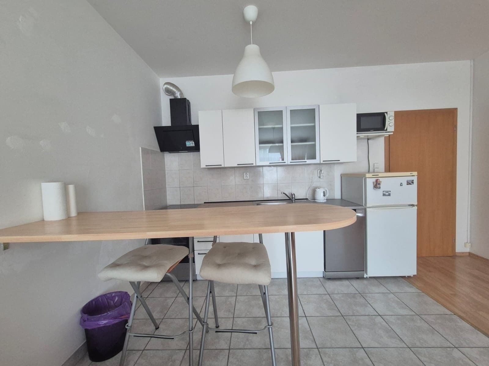 Prenájom bytu 1-izbový 40 m², Suchdolské náměstí, Praha, Praha Prenájom bytu 1-izbový 40 m², Suchdolské náměstí, Praha, Praha