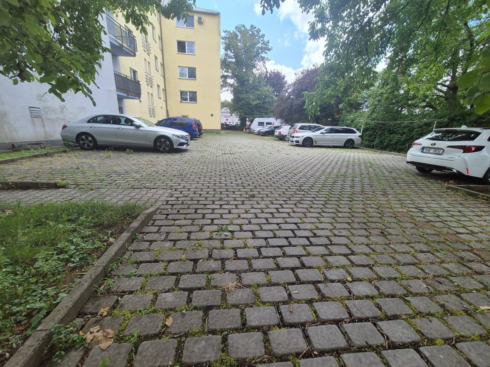 Prenájom bytu 1-izbový 40 m², Suchdolské náměstí, Praha, Praha Prenájom bytu 1-izbový 40 m², Suchdolské náměstí, Praha, Praha