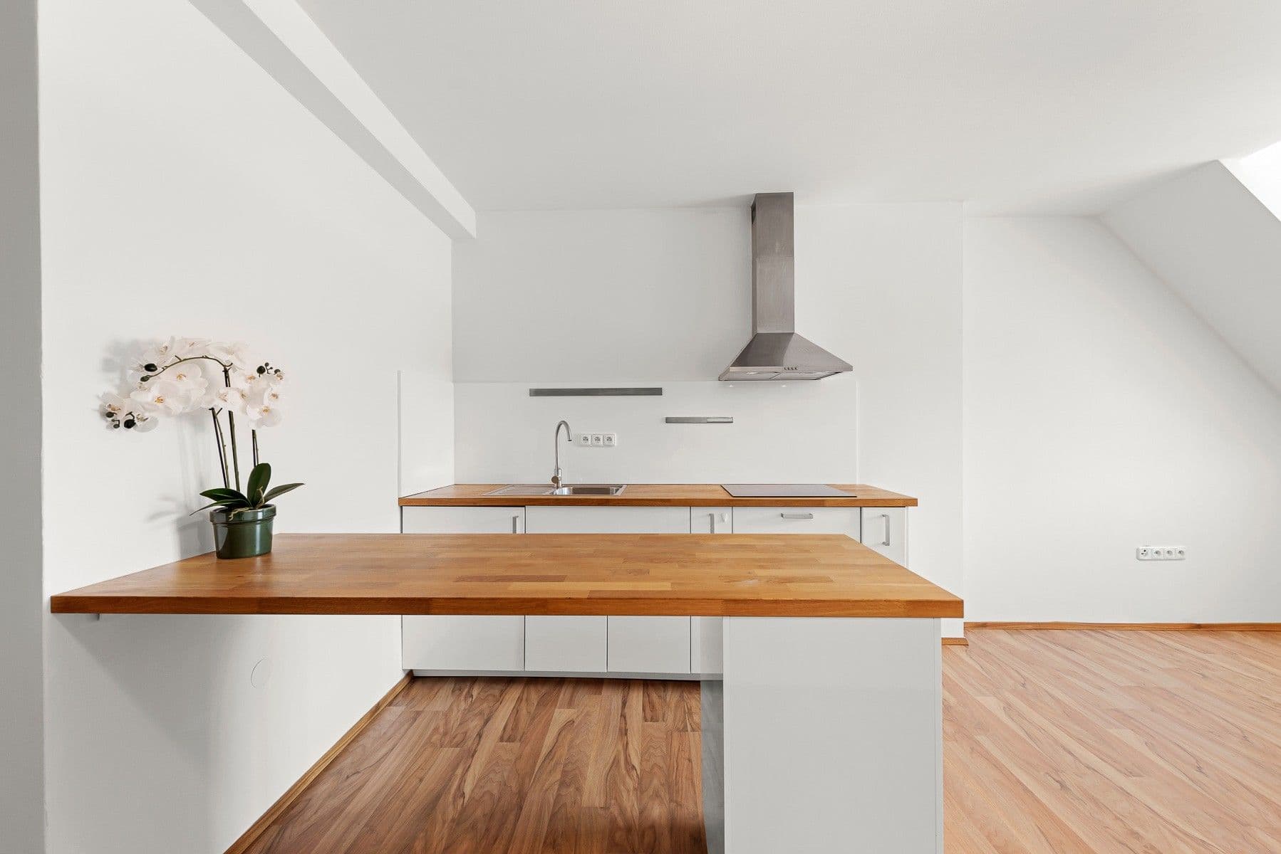 Prenájom bytu 1-izbový 34 m², Holandská, Praha, Praha Prenájom bytu 1-izbový 34 m², Holandská, Praha, Praha