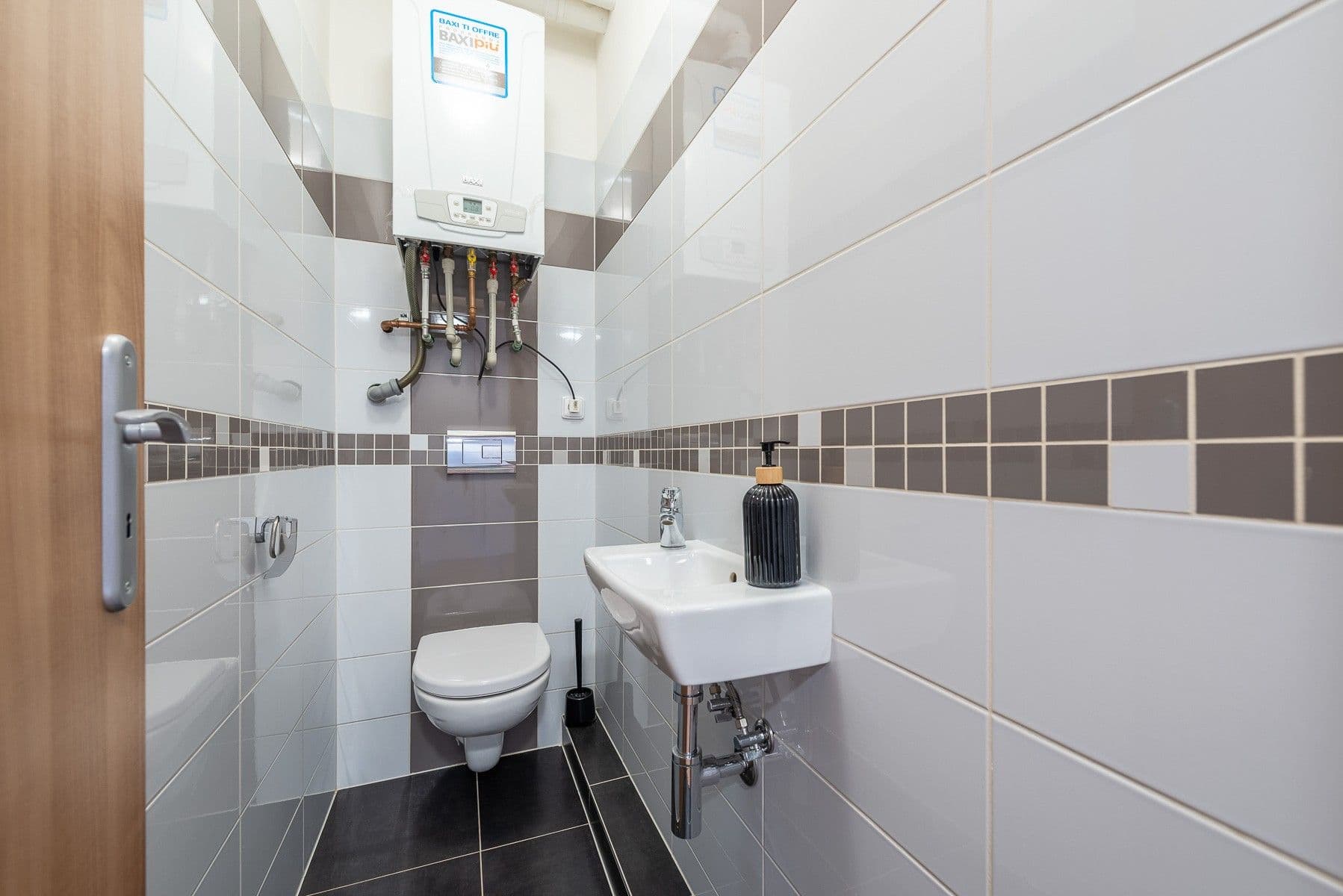 Prenájom bytu 1-izbový 34 m², Holandská, Praha, Praha Prenájom bytu 1-izbový 34 m², Holandská, Praha, Praha
