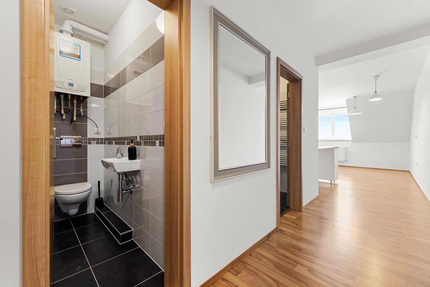 Prenájom bytu 1-izbový 34 m², Holandská, Praha, Praha Prenájom bytu 1-izbový 34 m², Holandská, Praha, Praha