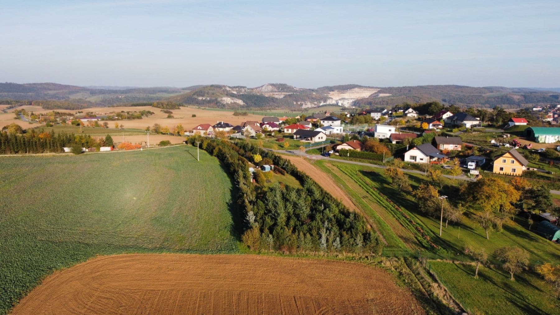 Predaj pozemku 4.059 m², Tmaň, Středočeský kraj Predaj pozemku 4.059 m², Tmaň, Středočeský kraj