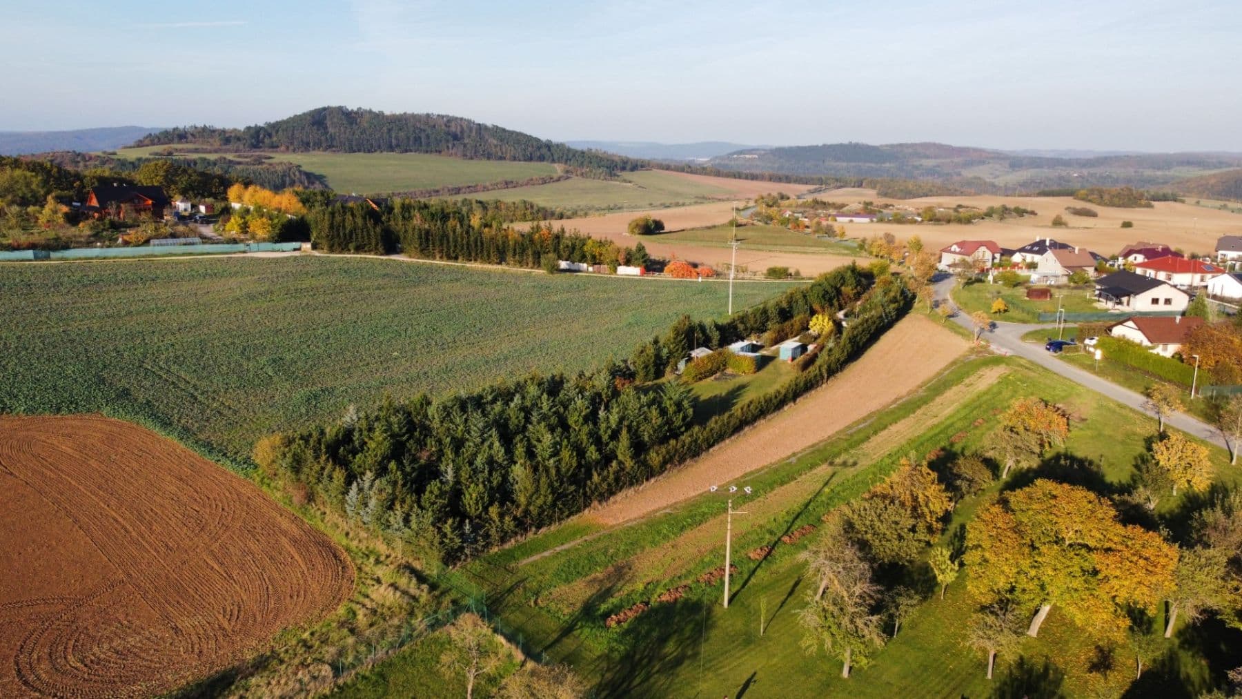 Predaj pozemku 4.059 m², Tmaň, Středočeský kraj Predaj pozemku 4.059 m², Tmaň, Středočeský kraj