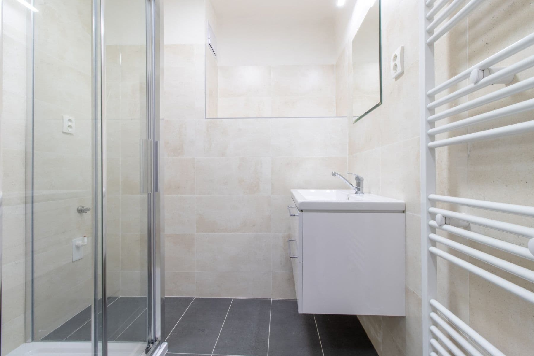 Prenájom bytu 2-izbový 81 m², Květnová, Odolena Voda, Středočeský kraj Prenájom bytu 2-izbový 81 m², Květnová, Odolena Voda, Středočeský kraj