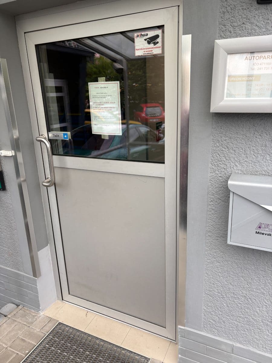 Prenájom garáže 12 m², Milevská, Praha, Praha Prenájom garáže 12 m², Milevská, Praha, Praha