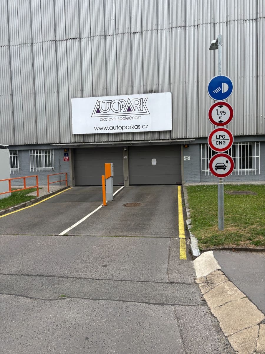 Prenájom garáže 12 m², Milevská, Praha, Praha Prenájom garáže 12 m², Milevská, Praha, Praha