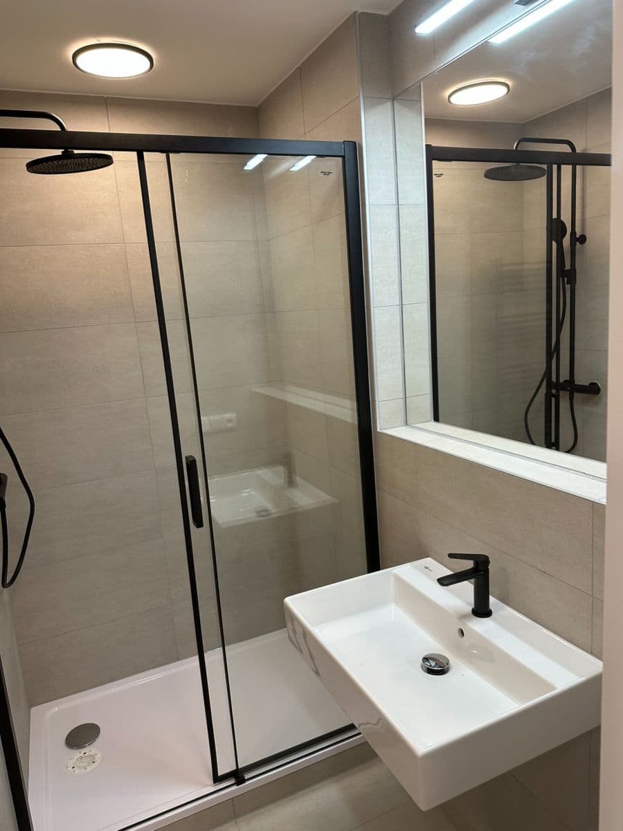 Prenájom bytu 2-izbový 42 m², Ciolkovského, Praha, Praha Prenájom bytu 2-izbový 42 m², Ciolkovského, Praha, Praha
