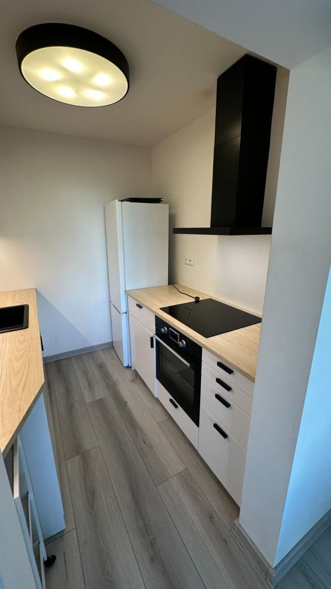 Prenájom bytu 2-izbový 42 m², Ciolkovského, Praha, Praha Prenájom bytu 2-izbový 42 m², Ciolkovského, Praha, Praha