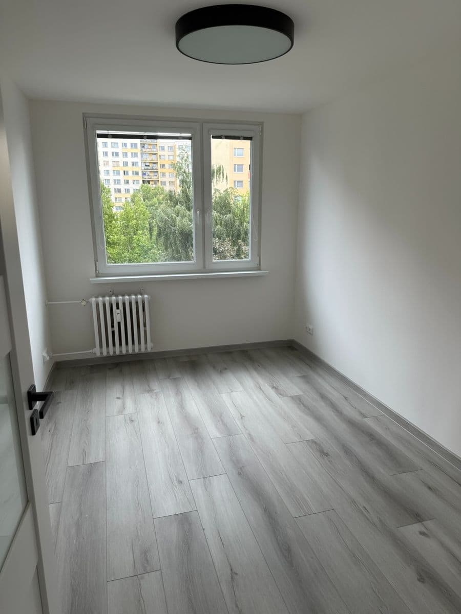 Prenájom bytu 2-izbový 42 m², Ciolkovského, Praha, Praha Prenájom bytu 2-izbový 42 m², Ciolkovského, Praha, Praha