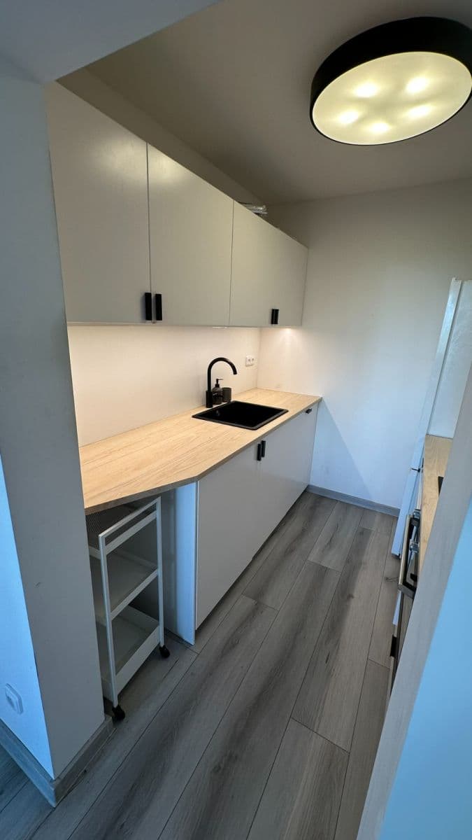 Prenájom bytu 2-izbový 42 m², Ciolkovského, Praha, Praha Prenájom bytu 2-izbový 42 m², Ciolkovského, Praha, Praha