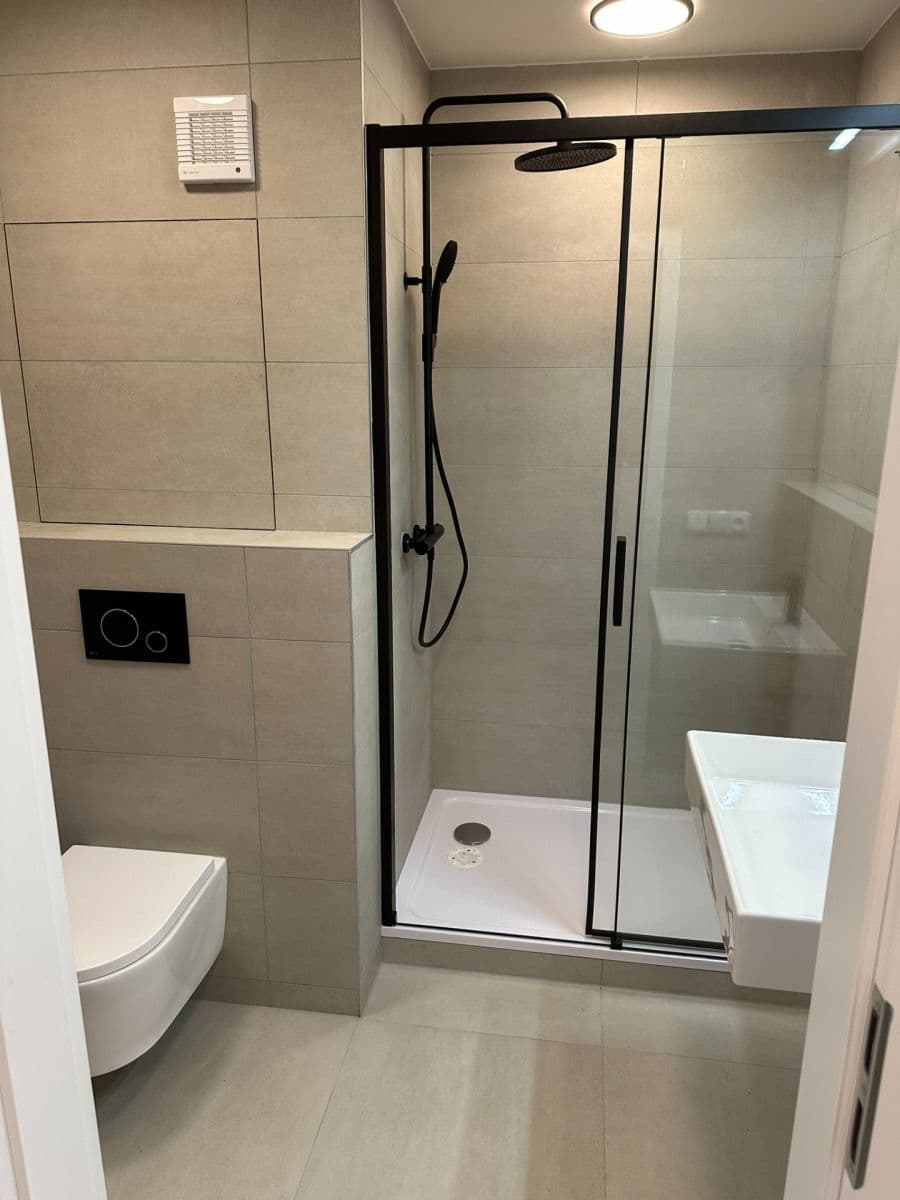 Prenájom bytu 2-izbový 42 m², Ciolkovského, Praha, Praha Prenájom bytu 2-izbový 42 m², Ciolkovského, Praha, Praha