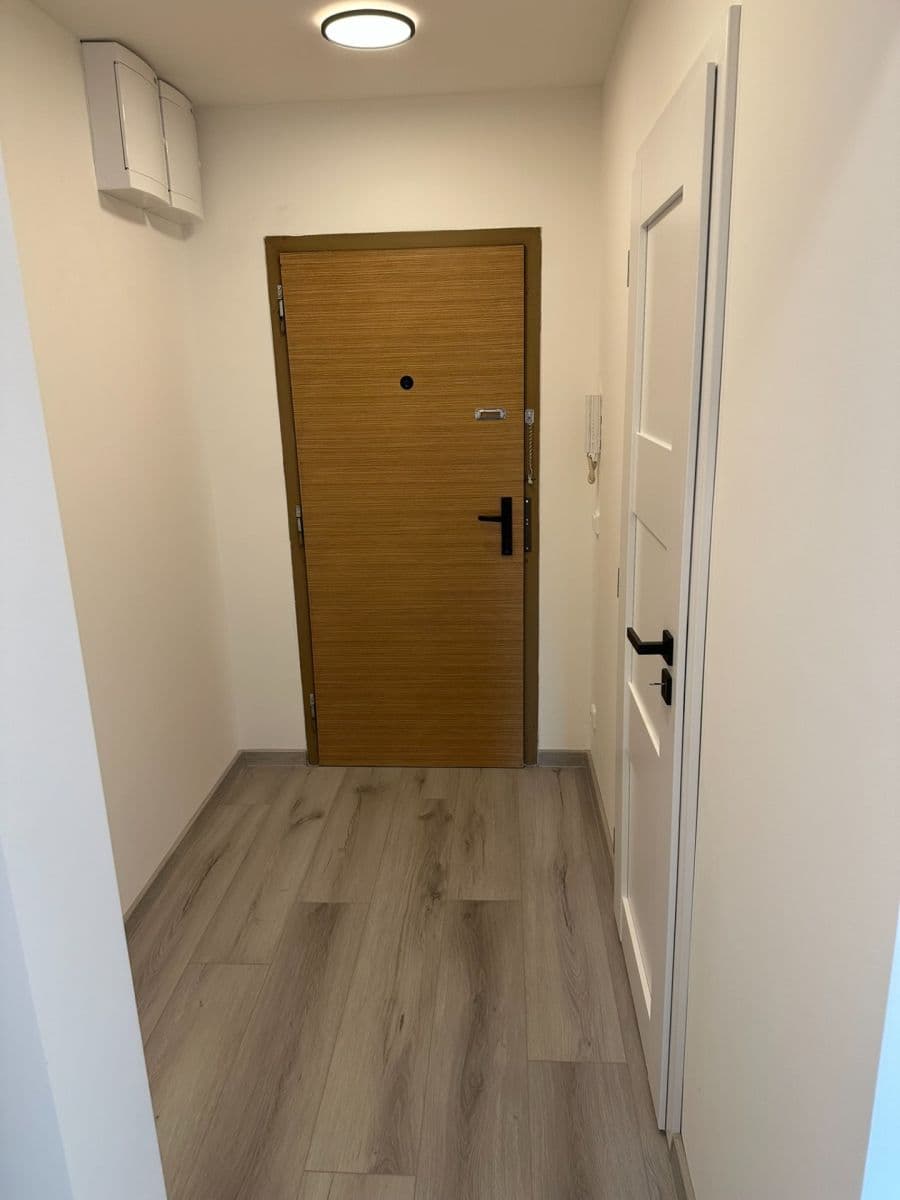 Prenájom bytu 2-izbový 42 m², Ciolkovského, Praha, Praha Prenájom bytu 2-izbový 42 m², Ciolkovského, Praha, Praha