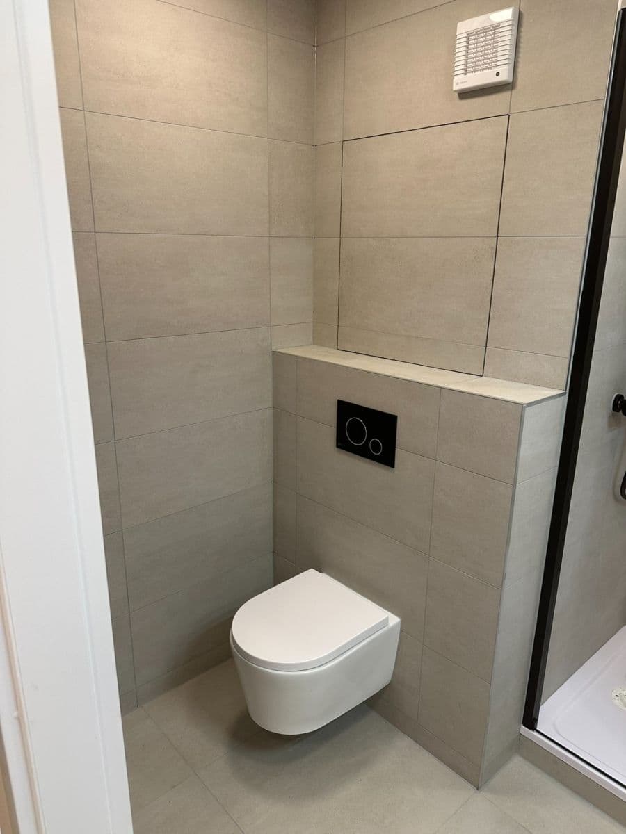 Prenájom bytu 2-izbový 42 m², Ciolkovského, Praha, Praha Prenájom bytu 2-izbový 42 m², Ciolkovského, Praha, Praha