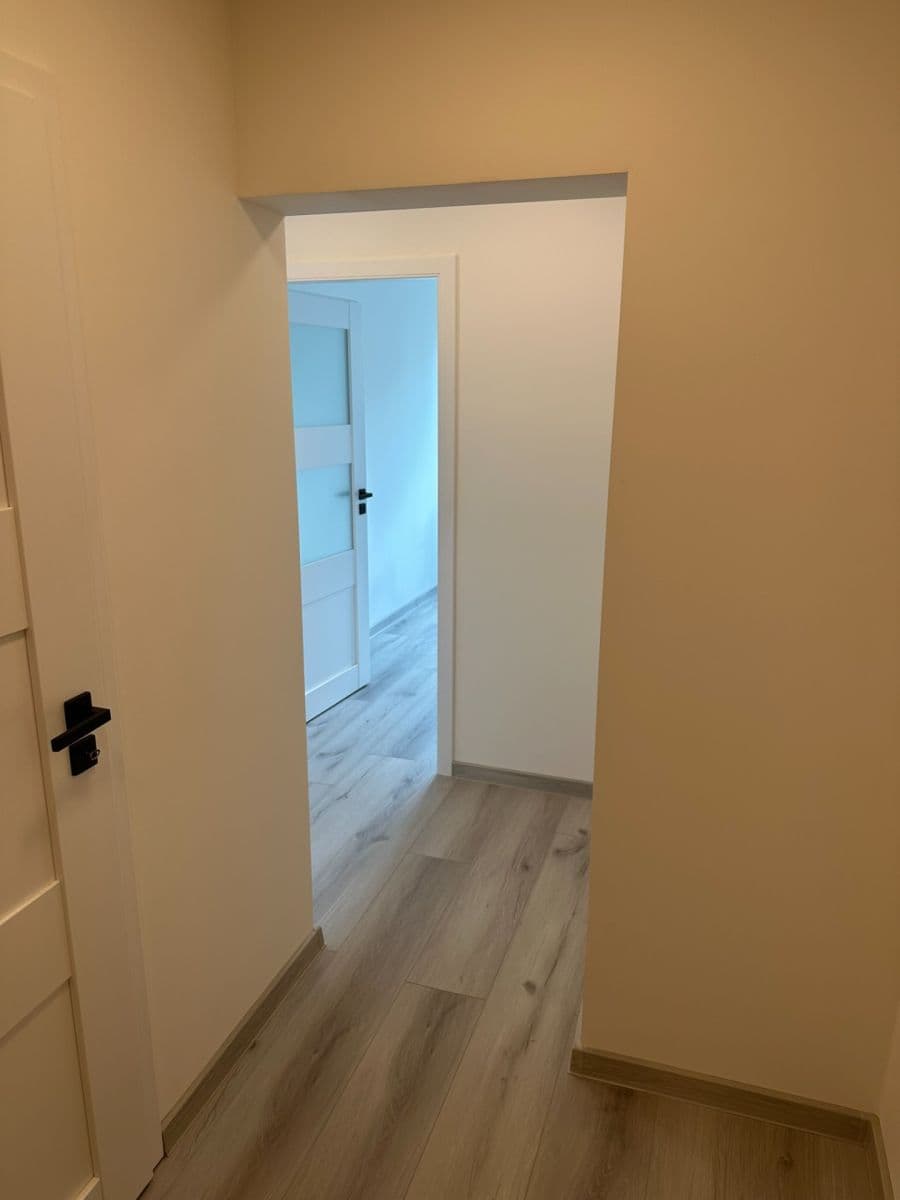 Prenájom bytu 2-izbový 42 m², Ciolkovského, Praha, Praha Prenájom bytu 2-izbový 42 m², Ciolkovského, Praha, Praha
