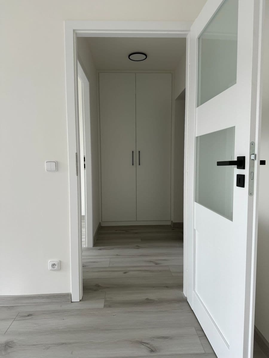 Prenájom bytu 2-izbový 42 m², Ciolkovského, Praha, Praha Prenájom bytu 2-izbový 42 m², Ciolkovského, Praha, Praha