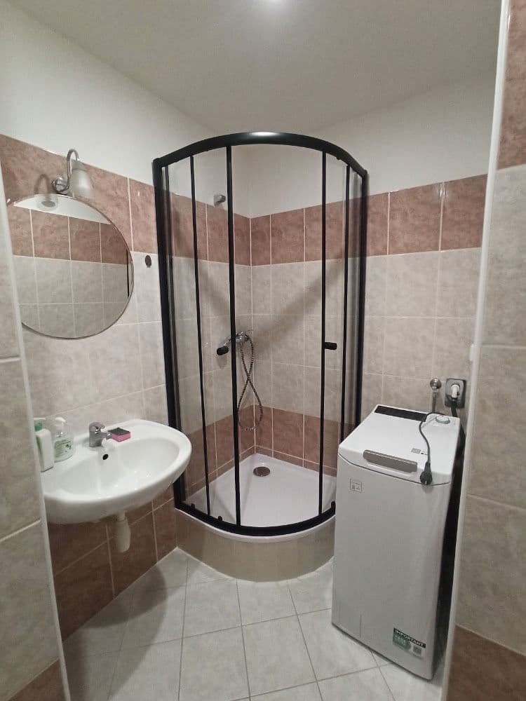 Prenájom bytu 1-izbový 25 m², Hnězdenská, Praha, Praha Prenájom bytu 1-izbový 25 m², Hnězdenská, Praha, Praha