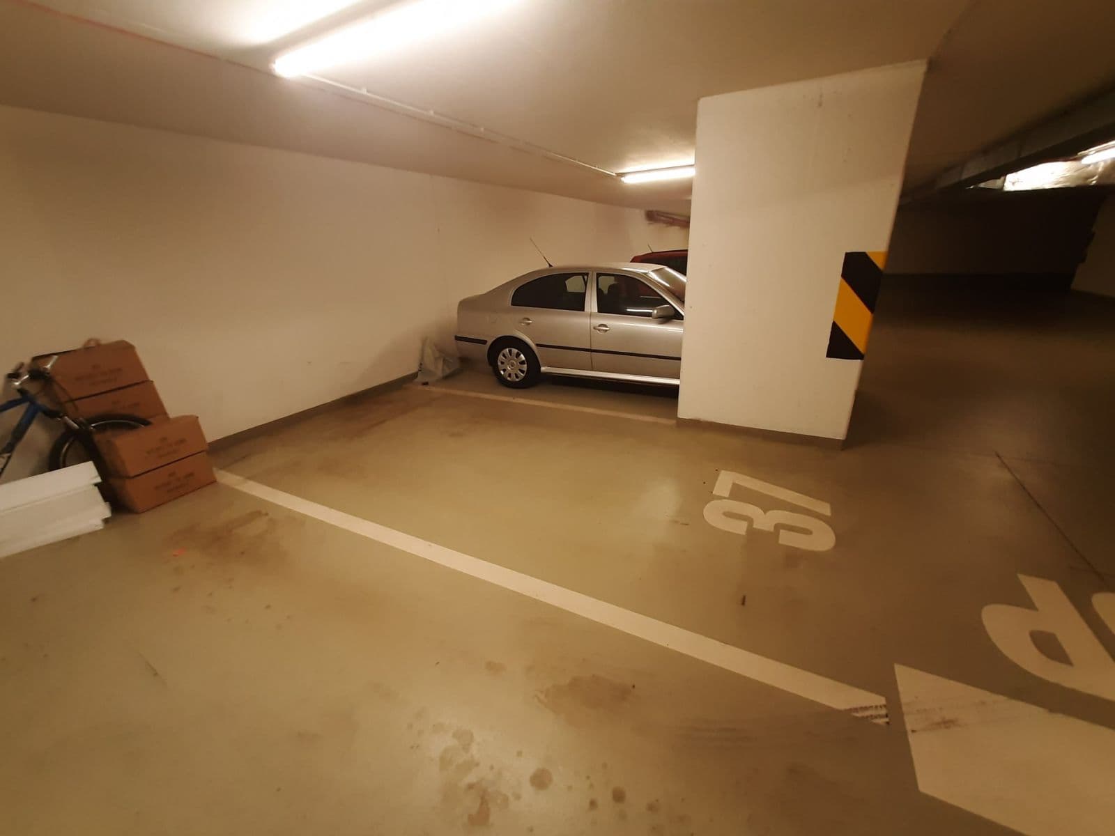 Prenájom garáže 15 m², Praha, Praha Prenájom garáže 15 m², Praha, Praha