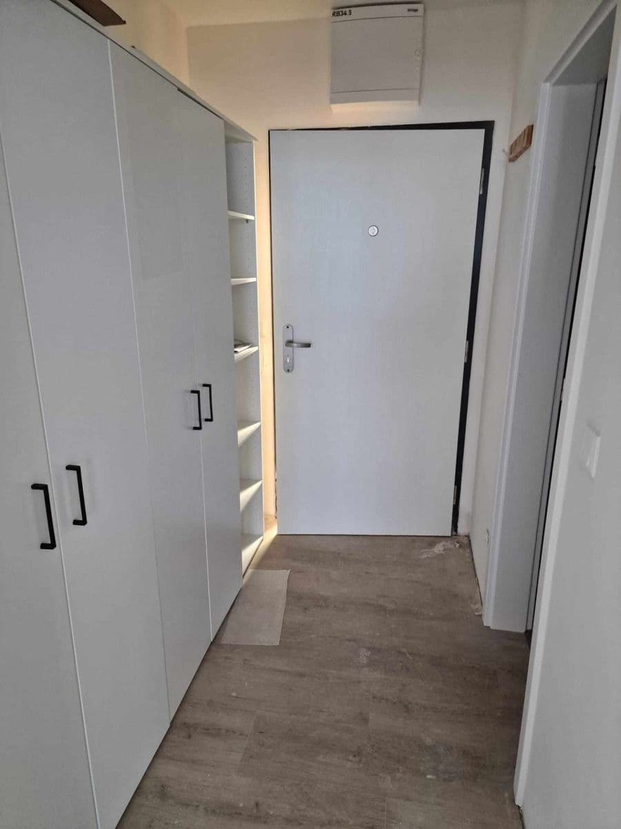 Prenájom bytu 1-izbový 35 m², Aloise Rašína, Olomouc, Olomoucký kraj Prenájom bytu 1-izbový 35 m², Aloise Rašína, Olomouc, Olomoucký kraj