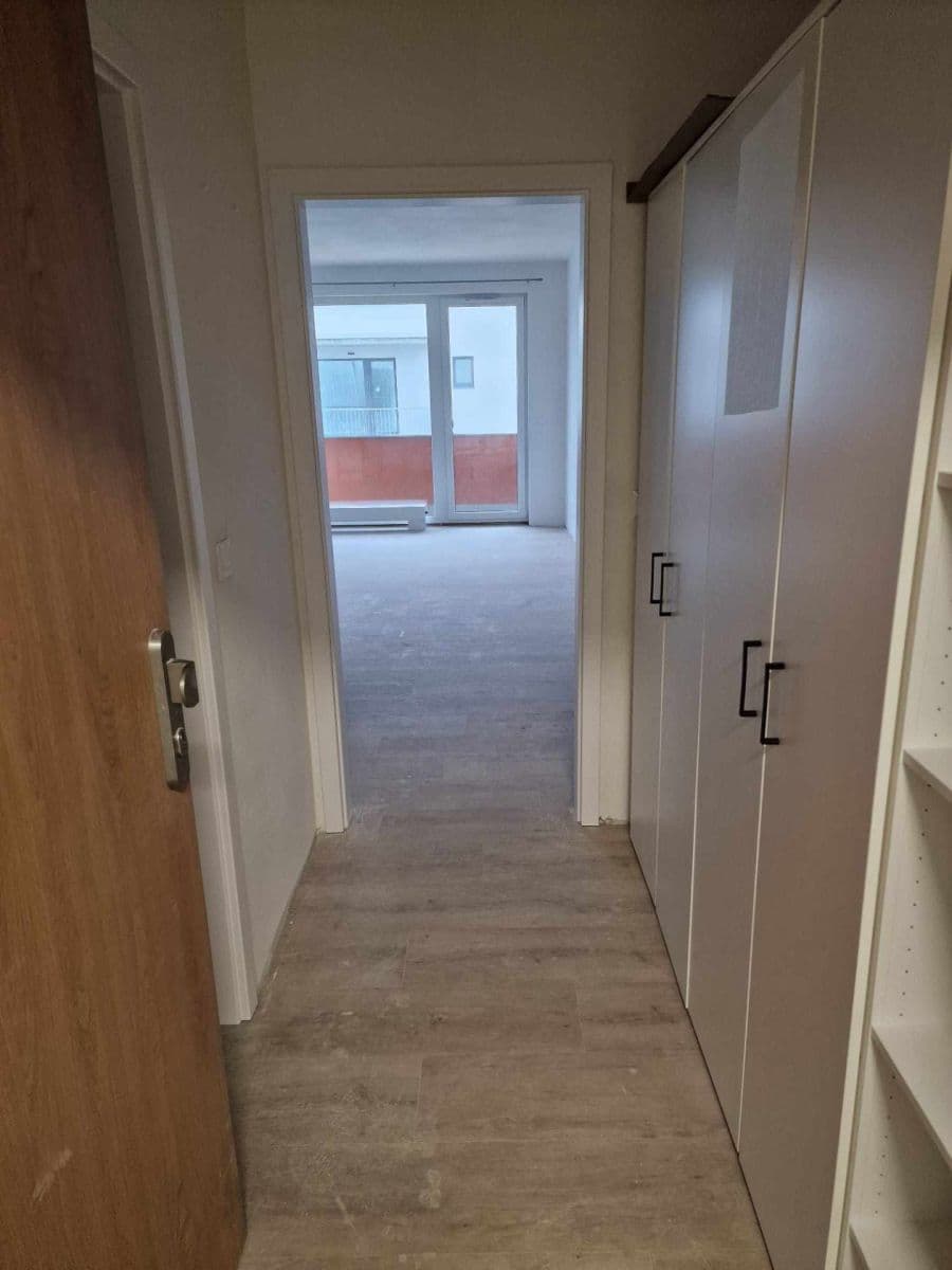 Prenájom bytu 1-izbový 35 m², Aloise Rašína, Olomouc, Olomoucký kraj Prenájom bytu 1-izbový 35 m², Aloise Rašína, Olomouc, Olomoucký kraj