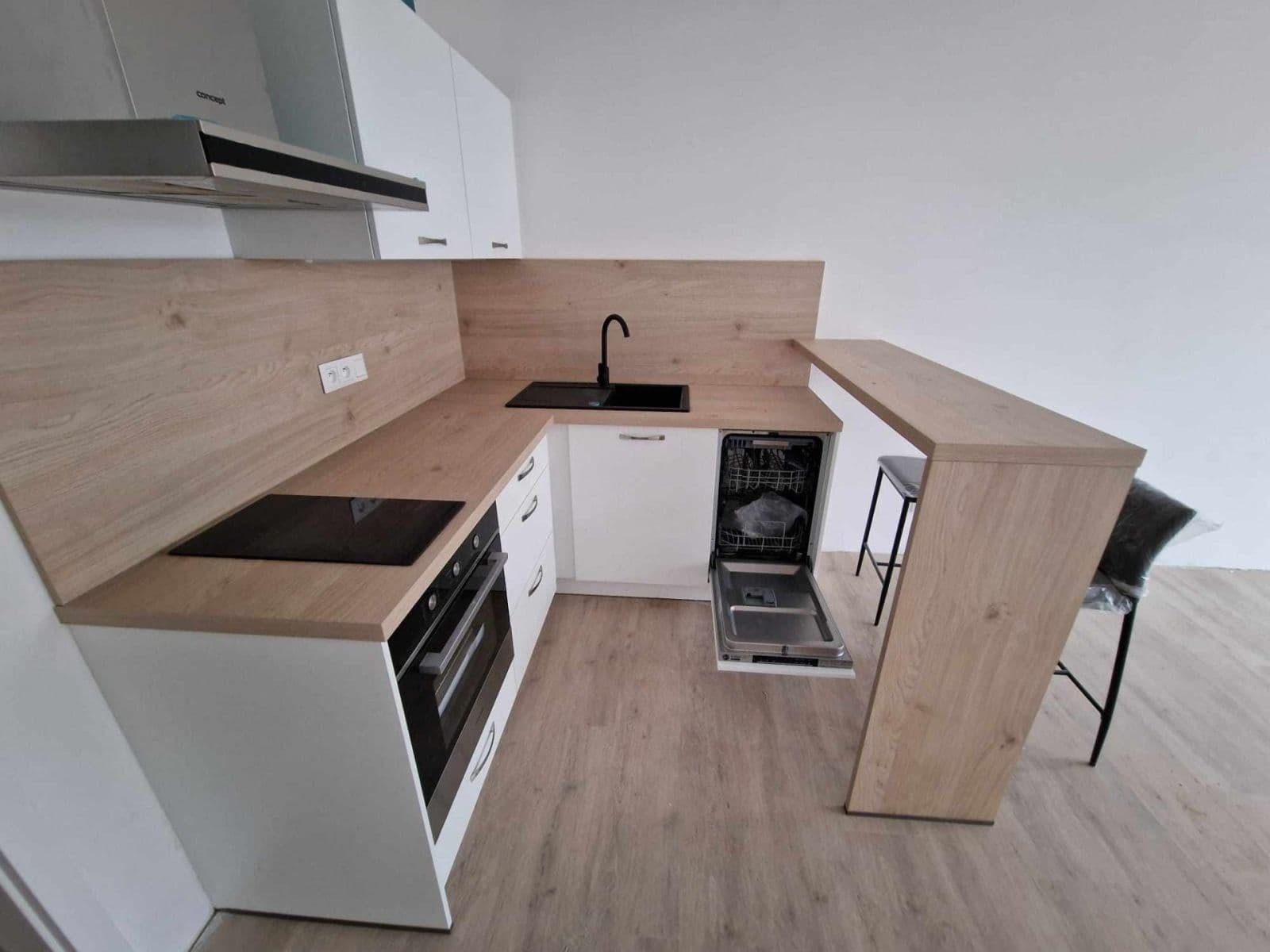 Prenájom bytu 1-izbový 35 m², Aloise Rašína, Olomouc, Olomoucký kraj Prenájom bytu 1-izbový 35 m², Aloise Rašína, Olomouc, Olomoucký kraj