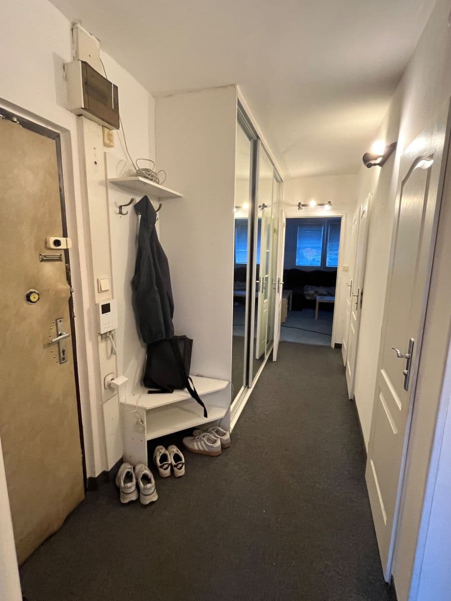 Prenájom bytu 4-izbový 70 m², Doubravická, Praha, Praha Prenájom bytu 4-izbový 70 m², Doubravická, Praha, Praha
