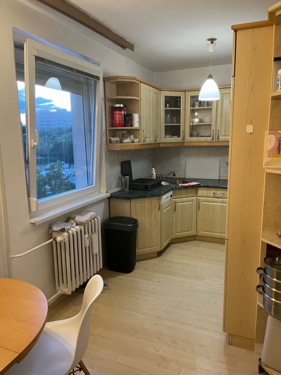 Prenájom bytu 4-izbový 70 m², Doubravická, Praha, Praha Prenájom bytu 4-izbový 70 m², Doubravická, Praha, Praha