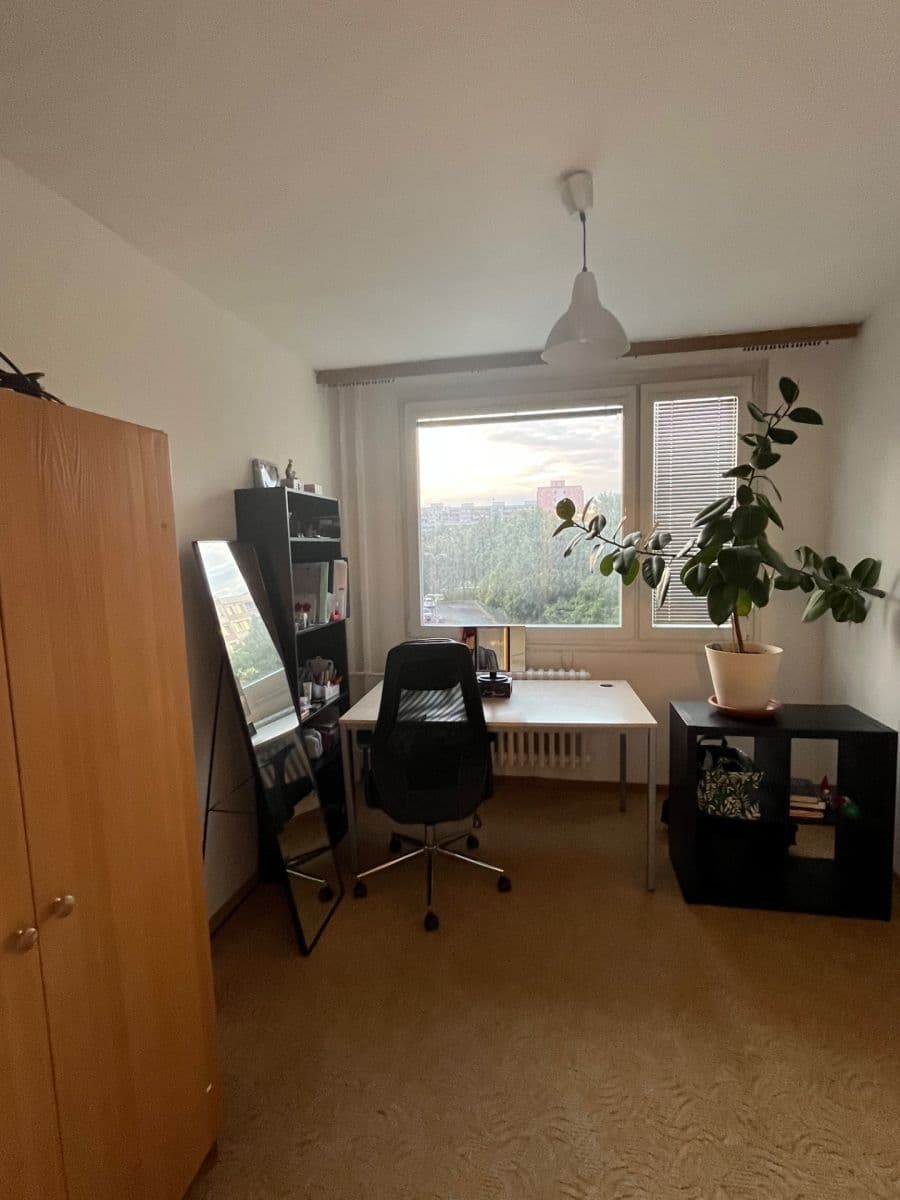 Prenájom bytu 4-izbový 70 m², Doubravická, Praha, Praha Prenájom bytu 4-izbový 70 m², Doubravická, Praha, Praha