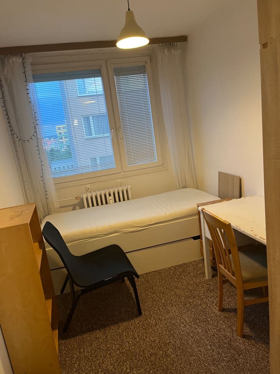 Prenájom bytu 4-izbový 70 m², Doubravická, Praha, Praha Prenájom bytu 4-izbový 70 m², Doubravická, Praha, Praha