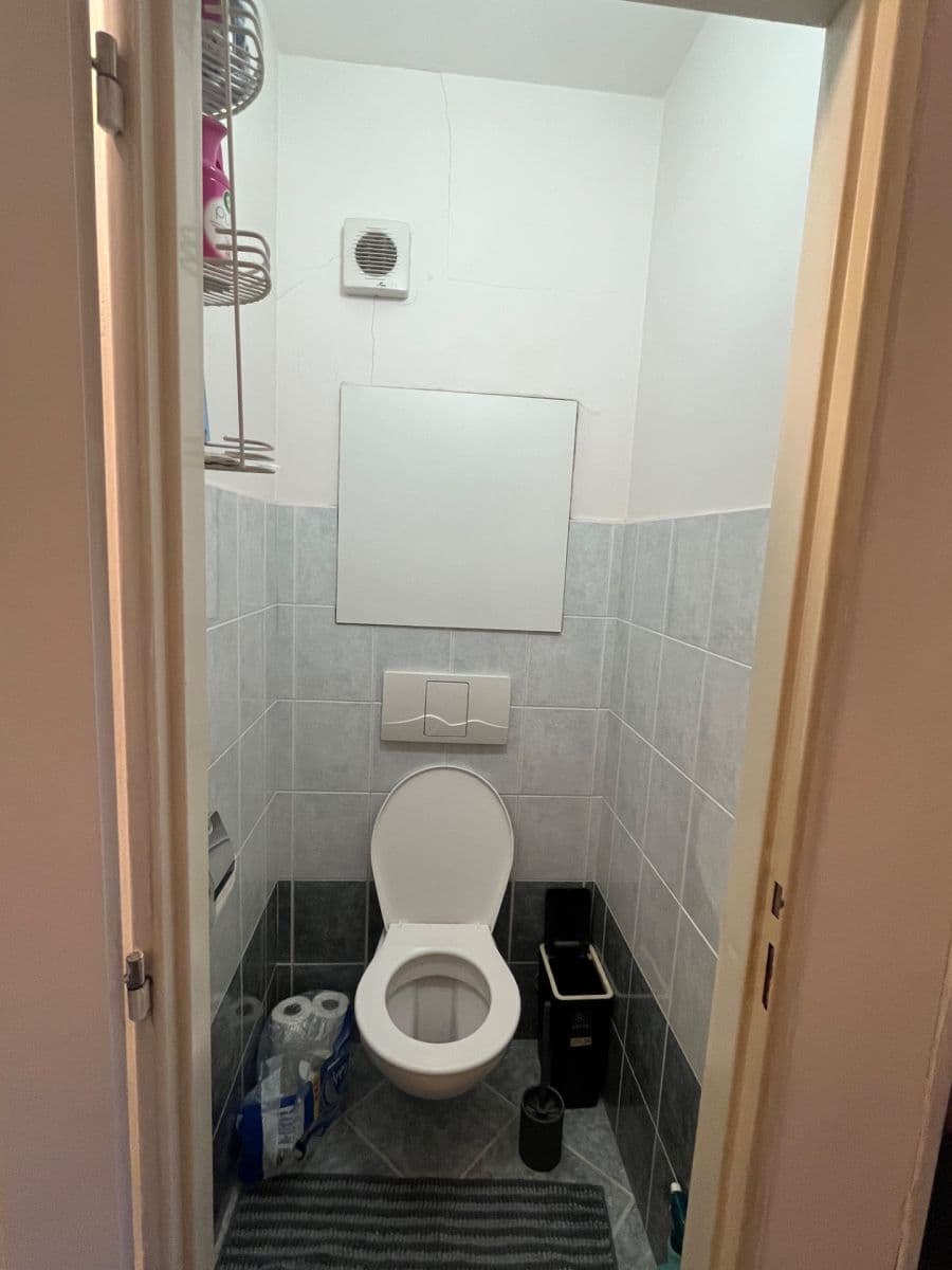 Prenájom bytu 4-izbový 70 m², Doubravická, Praha, Praha Prenájom bytu 4-izbový 70 m², Doubravická, Praha, Praha