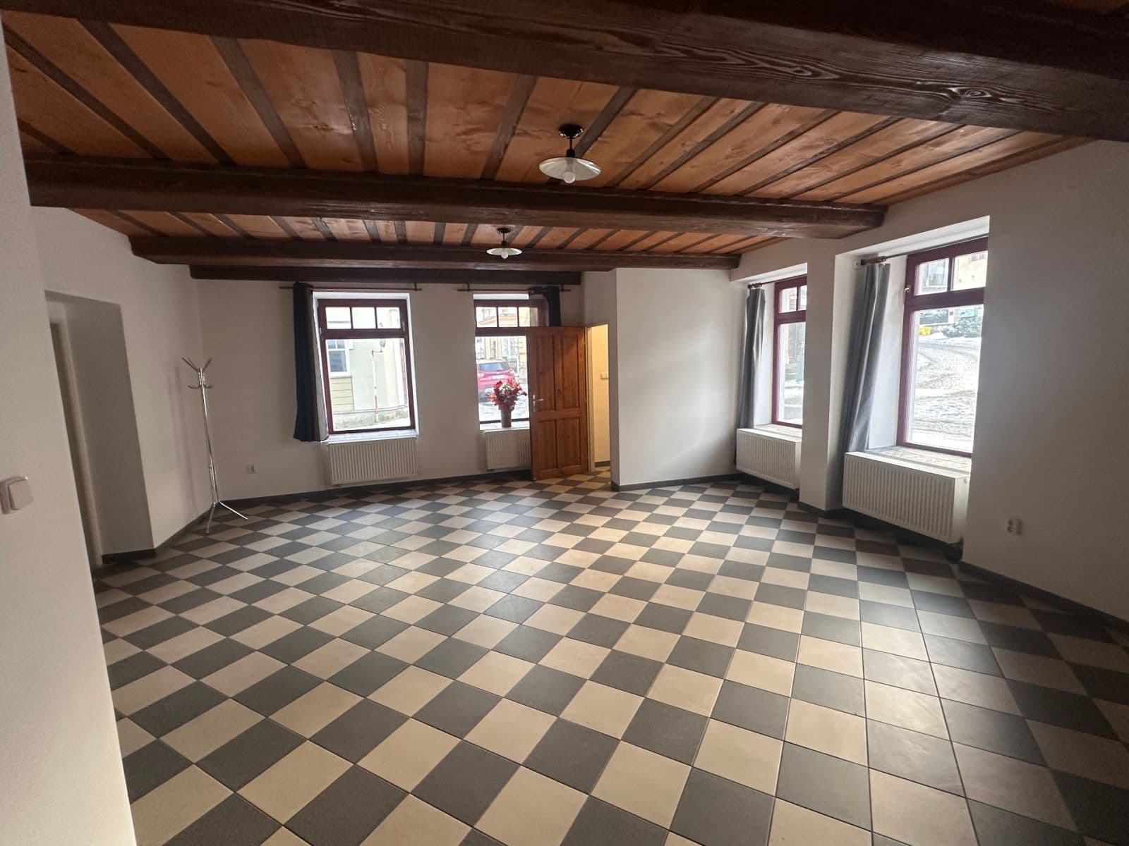 Prenájom nebytového priestoru 70 m², Kafkova, Nová Paka, Královéhradecký kraj Prenájom nebytového priestoru 70 m², Kafkova, Nová Paka, Královéhradecký kraj