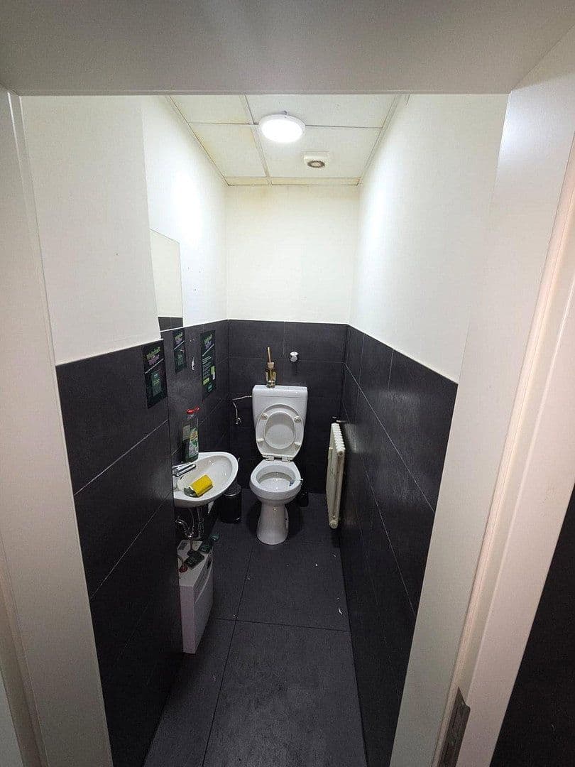 Prenájom kancelárie 115 m², Oberhausen, Severné Porýnie - Westfálsko Prenájom kancelárie 115 m², Oberhausen, Severné Porýnie - Westfálsko