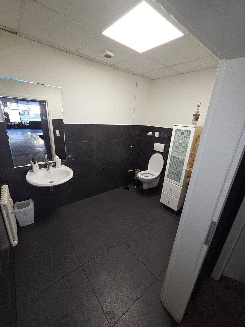 Prenájom kancelárie 115 m², Oberhausen, Severné Porýnie - Westfálsko Prenájom kancelárie 115 m², Oberhausen, Severné Porýnie - Westfálsko