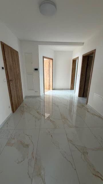 Prenájom bytu 3-izbový 125 m², Ketsch, Bádensko-Wurttembersko Prenájom bytu 3-izbový 125 m², Ketsch, Bádensko-Wurttembersko