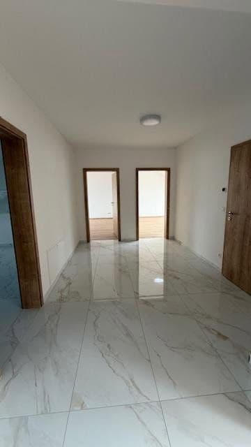 Prenájom bytu 3-izbový 125 m², Ketsch, Bádensko-Wurttembersko Prenájom bytu 3-izbový 125 m², Ketsch, Bádensko-Wurttembersko