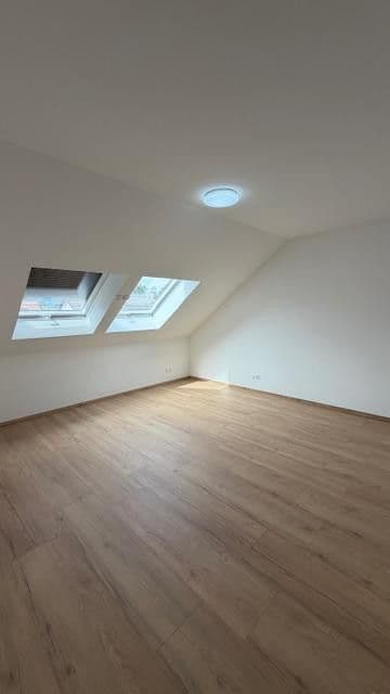 Prenájom bytu 3-izbový 125 m², Ketsch, Bádensko-Wurttembersko Prenájom bytu 3-izbový 125 m², Ketsch, Bádensko-Wurttembersko