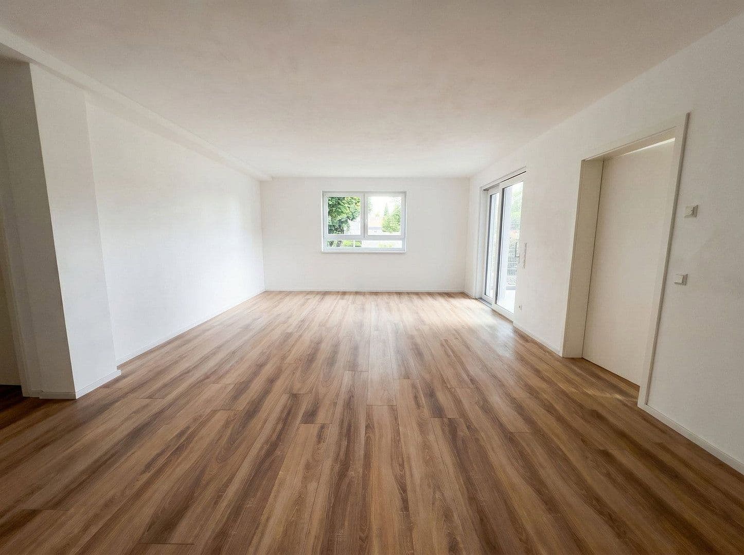 Prenájom bytu 3-izbový 95 m², Jockgrim, Porýnie-Falcko Prenájom bytu 3-izbový 95 m², Jockgrim, Porýnie-Falcko