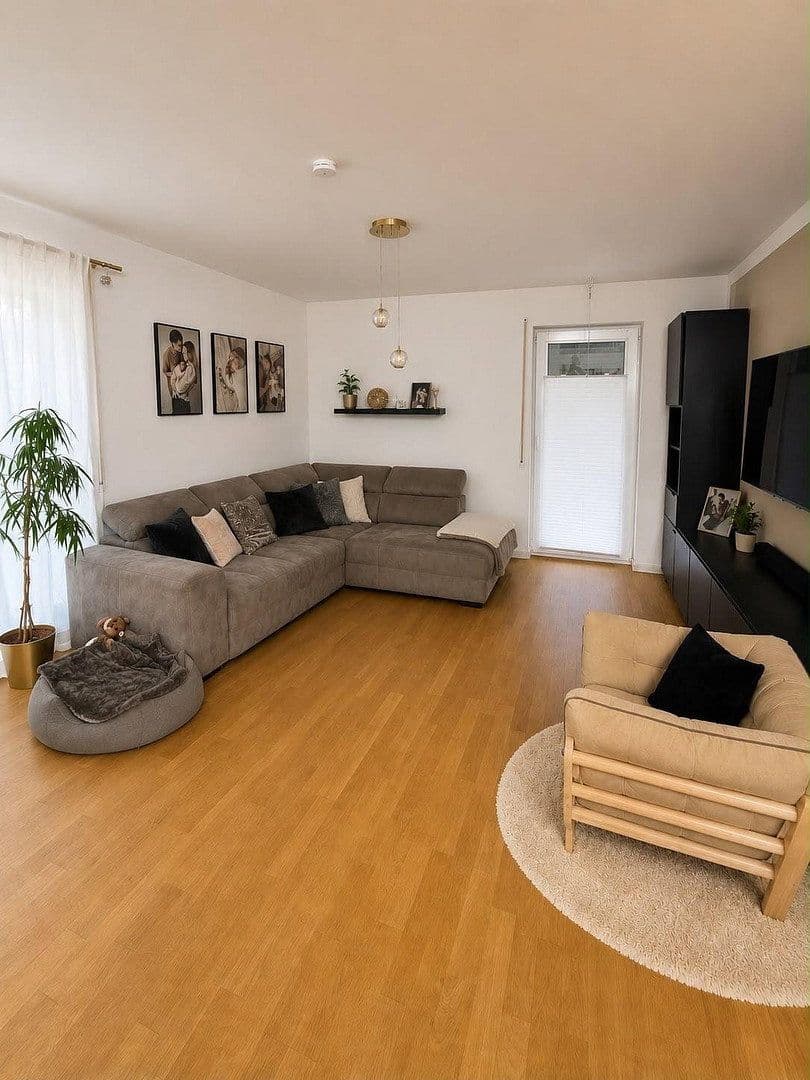 Prenájom bytu 3-izbový 85 m², Amlingstadter Str. 23, Hirschaid, Bavorsko Prenájom bytu 3-izbový 85 m², Amlingstadter Str. 23, Hirschaid, Bavorsko